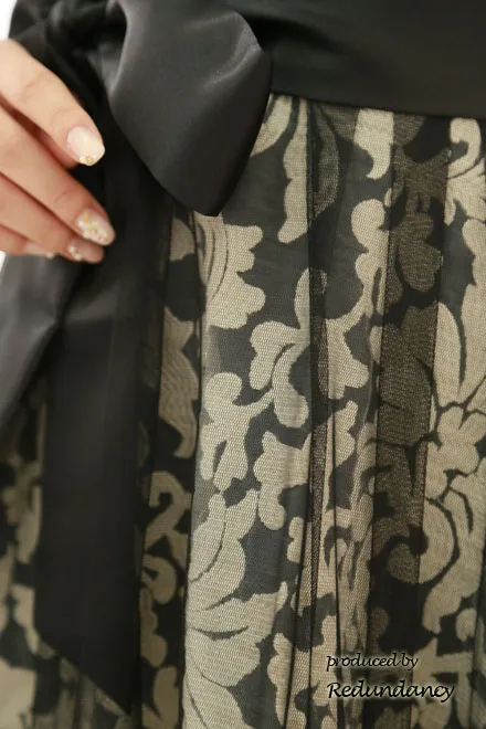 ブラックのダマスク風模様チュールドレス