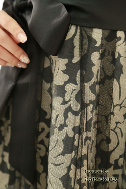 ブラックのダマスク風模様チュールドレス