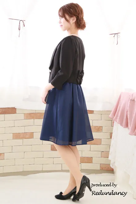 ネイビー×シルバーの花柄クロスドレス