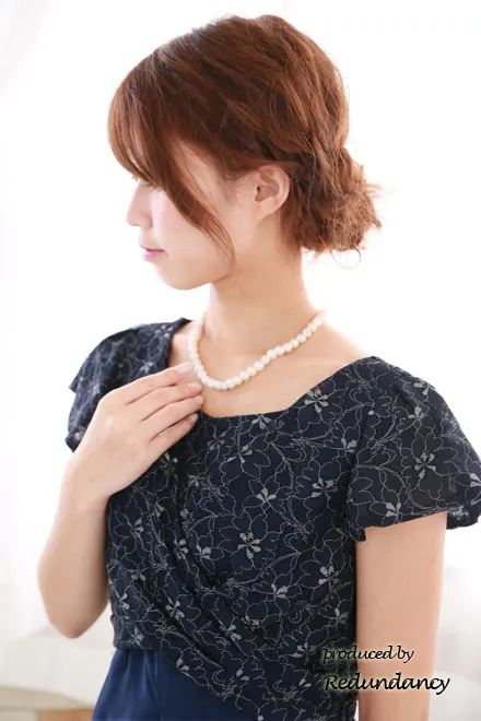 ネイビー×シルバーの花柄クロスドレス