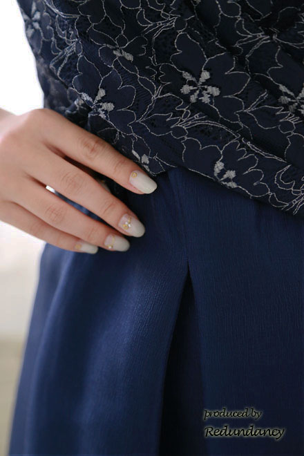 ネイビー×シルバーの花柄クロスドレス