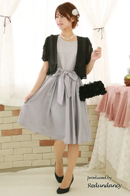 シルバーのウエストリボン切替ビジューミディ丈ドレス