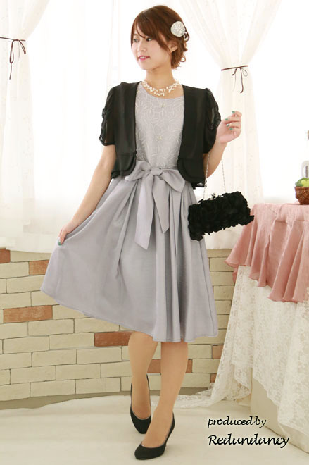 シルバーのウエストリボン切替ビジューミディ丈ドレス