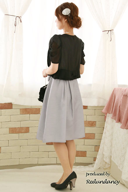 シルバーのウエストリボン切替ビジューミディ丈ドレス