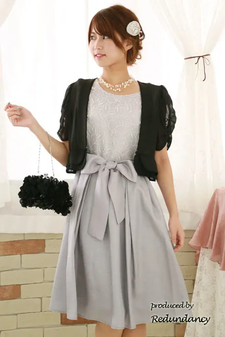 シルバーのウエストリボン切替ビジューミディ丈ドレス