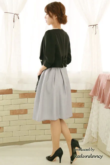 シルバーのウエストリボン切替ビジューミディ丈ドレス