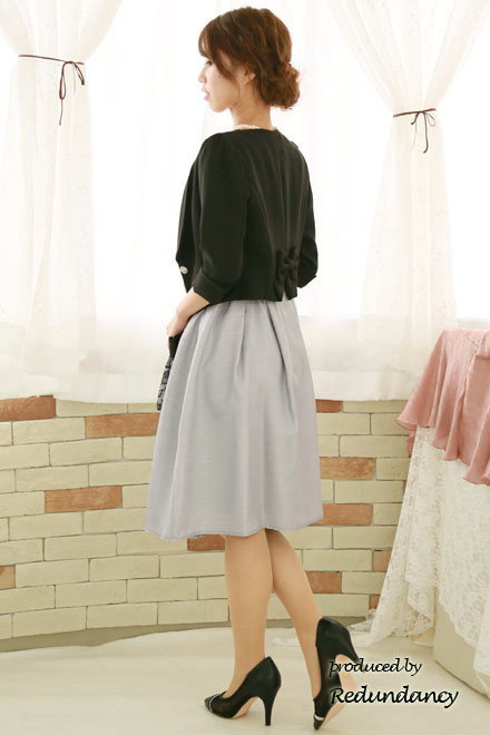 シルバーのウエストリボン切替ビジューミディ丈ドレス