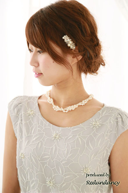 シルバーのウエストリボン切替ビジューミディ丈ドレス