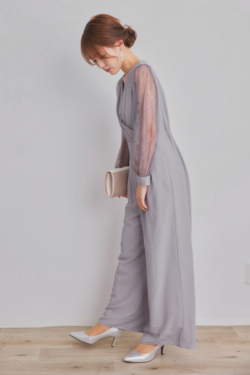 グレーのレース袖カシュクールパンツドレス