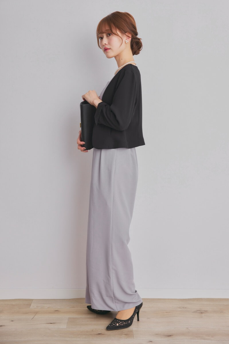 グレーのレース袖カシュクールパンツドレス