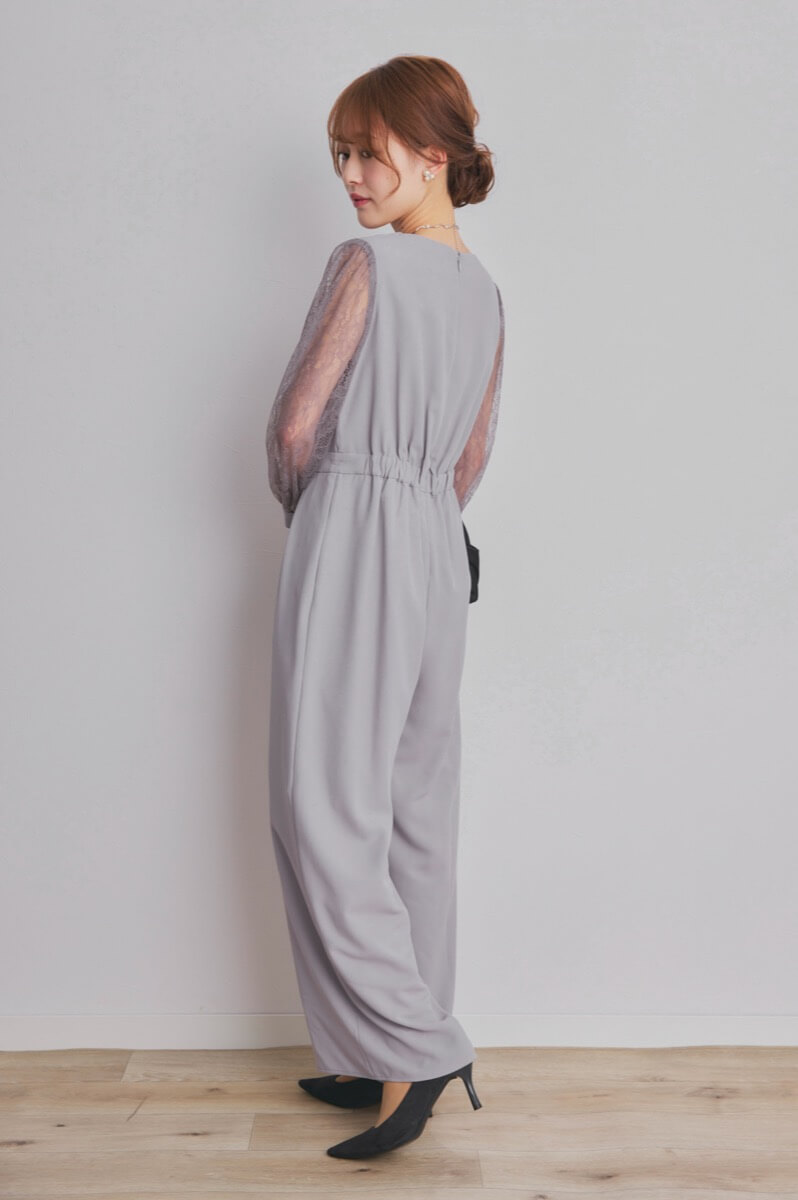 グレーのレース袖カシュクールパンツドレス