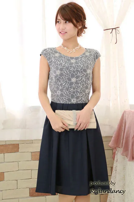 ネイビーのウエストリボン切替ビジューミディ丈ドレス