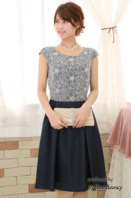 ネイビーのウエストリボン切替ビジューミディ丈ドレス