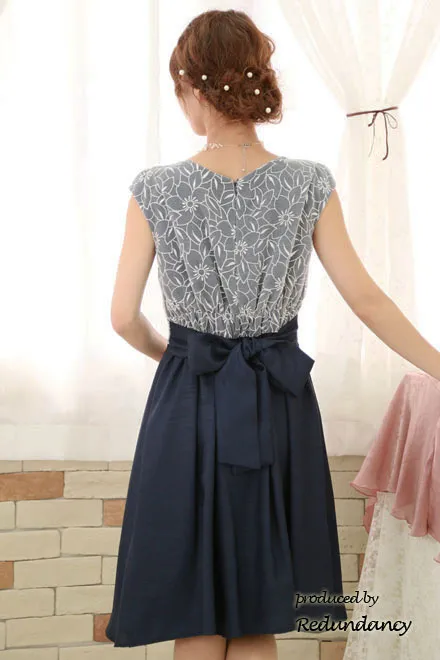 ネイビーのウエストリボン切替ビジューミディ丈ドレス