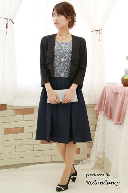 ネイビーのウエストリボン切替ビジューミディ丈ドレス