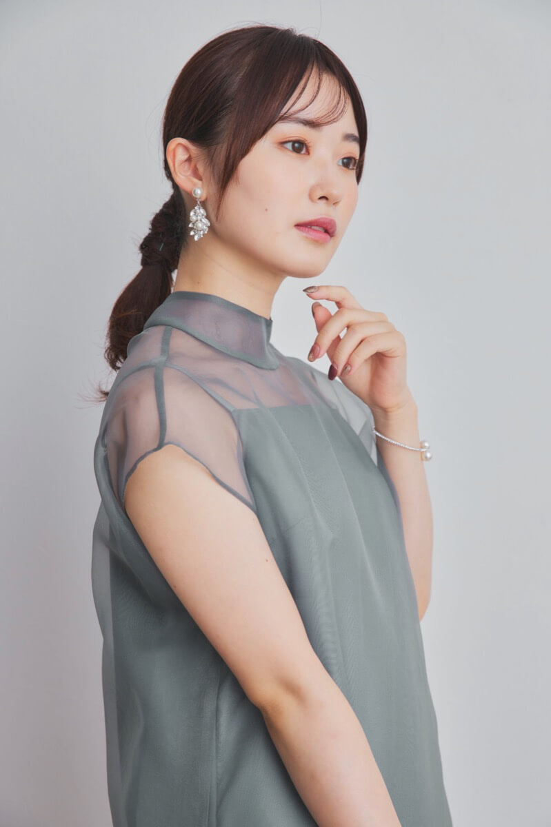 グレーのアシメインナーオーガンジードレス