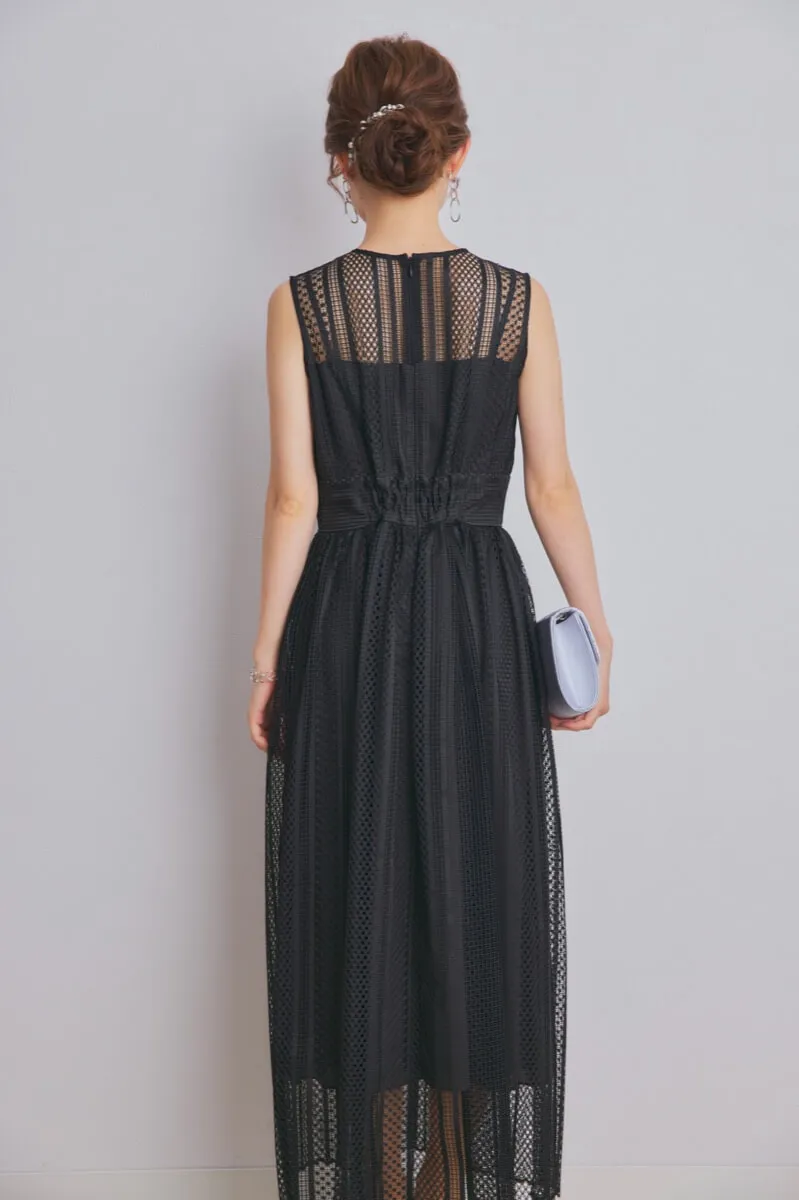 ブラックのストライプレースドレス