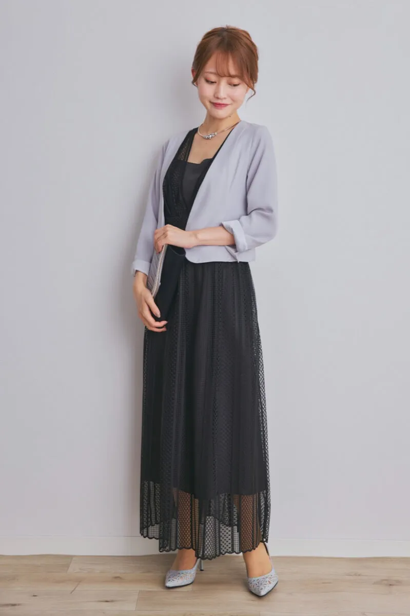 ブラックのストライプレースドレス