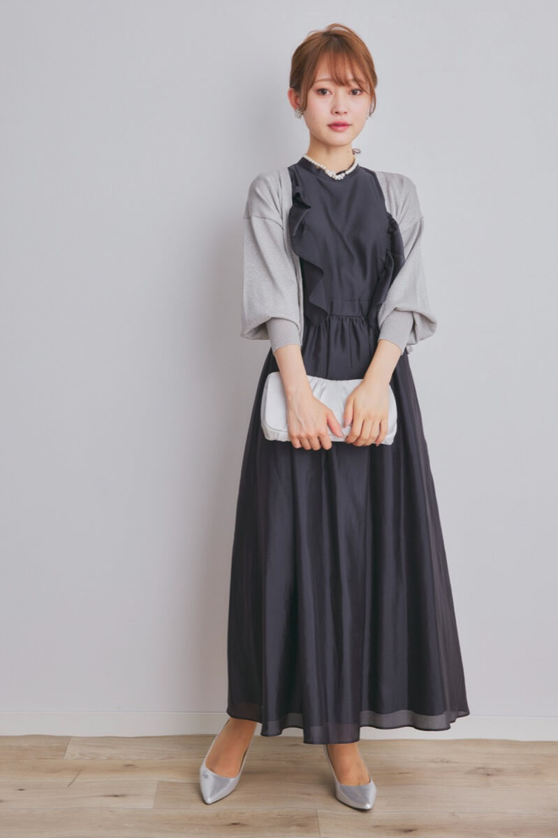 ブラックのサイドフリルエアリードレス