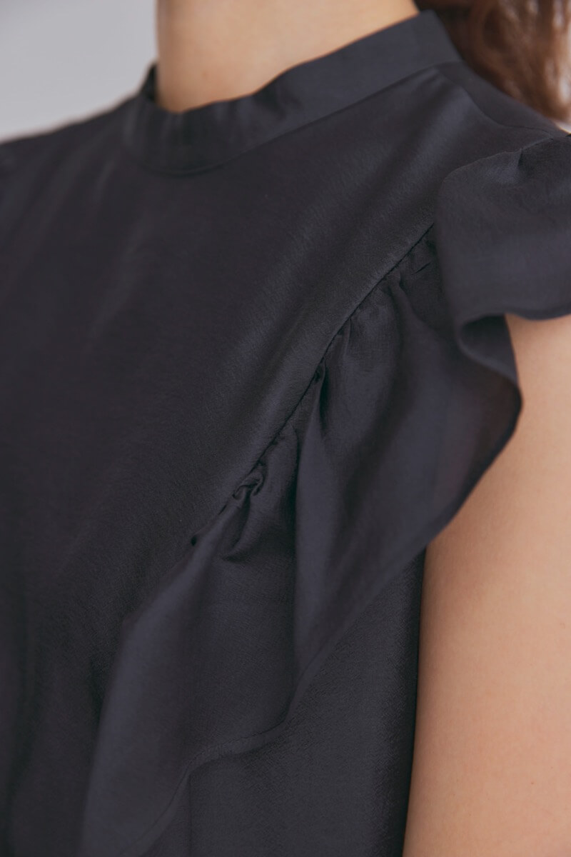 ブラックのサイドフリルエアリードレス