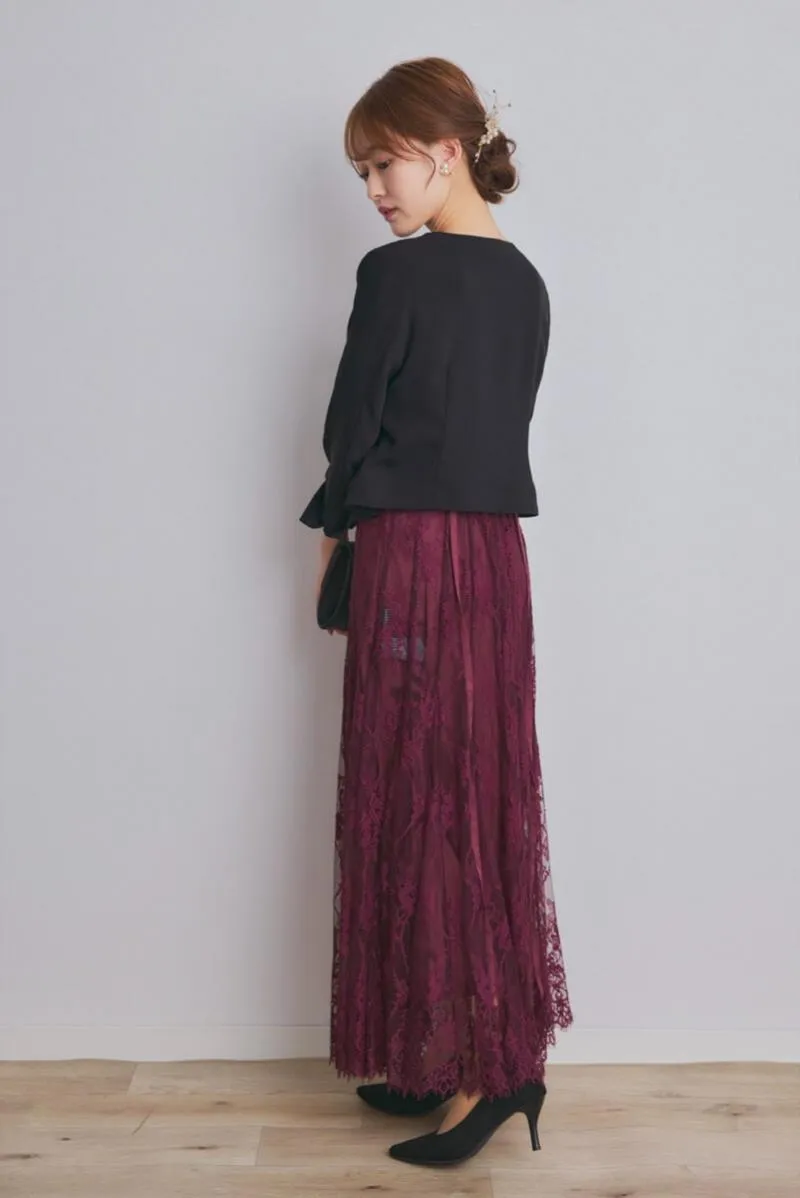 ワインレッドのバックデザインレースドレス