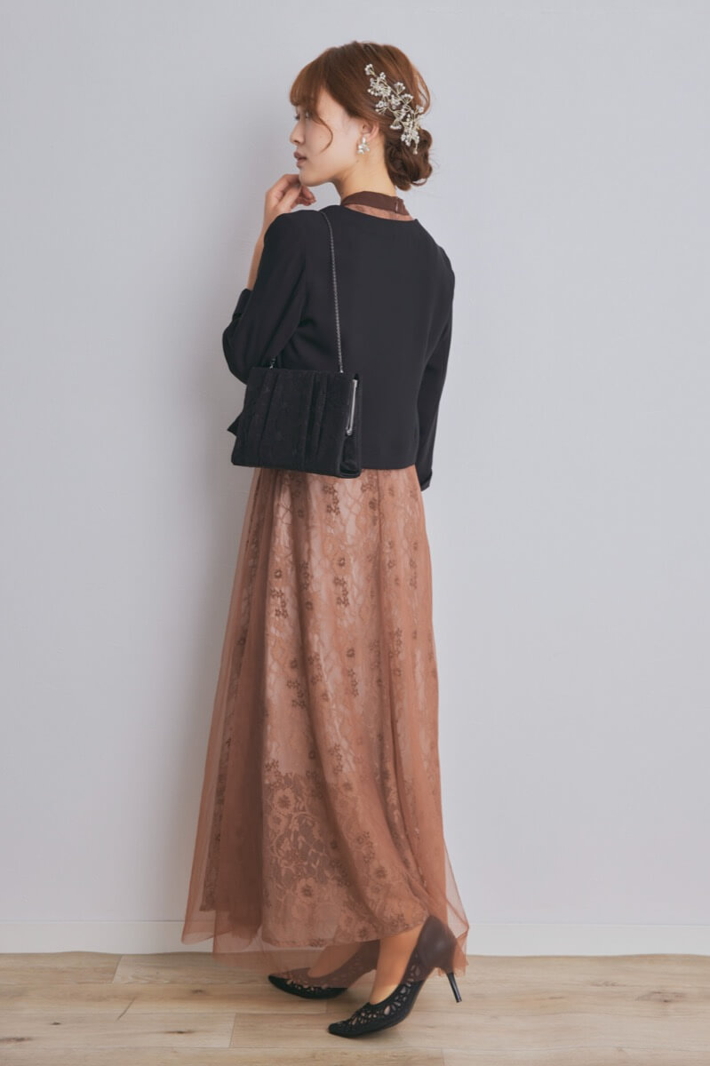 ブラウンのハイウエストチュールレースドレス
