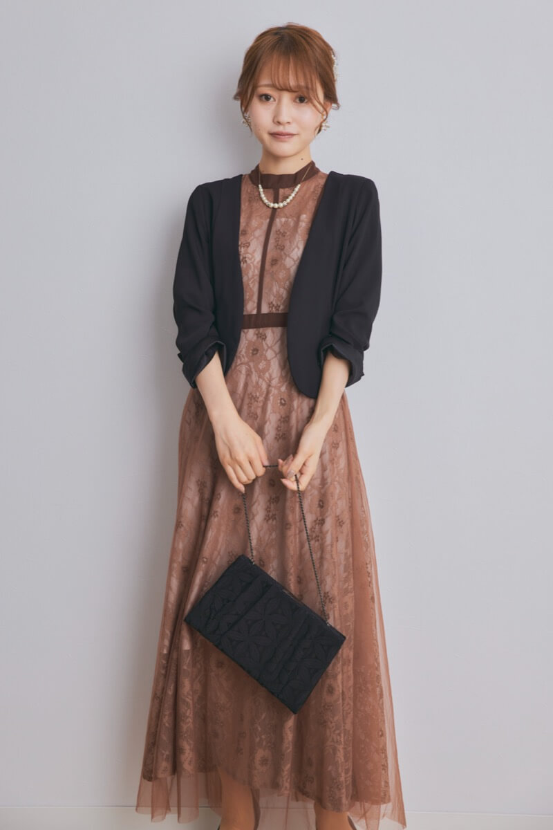 ブラウンのハイウエストチュールレースドレス