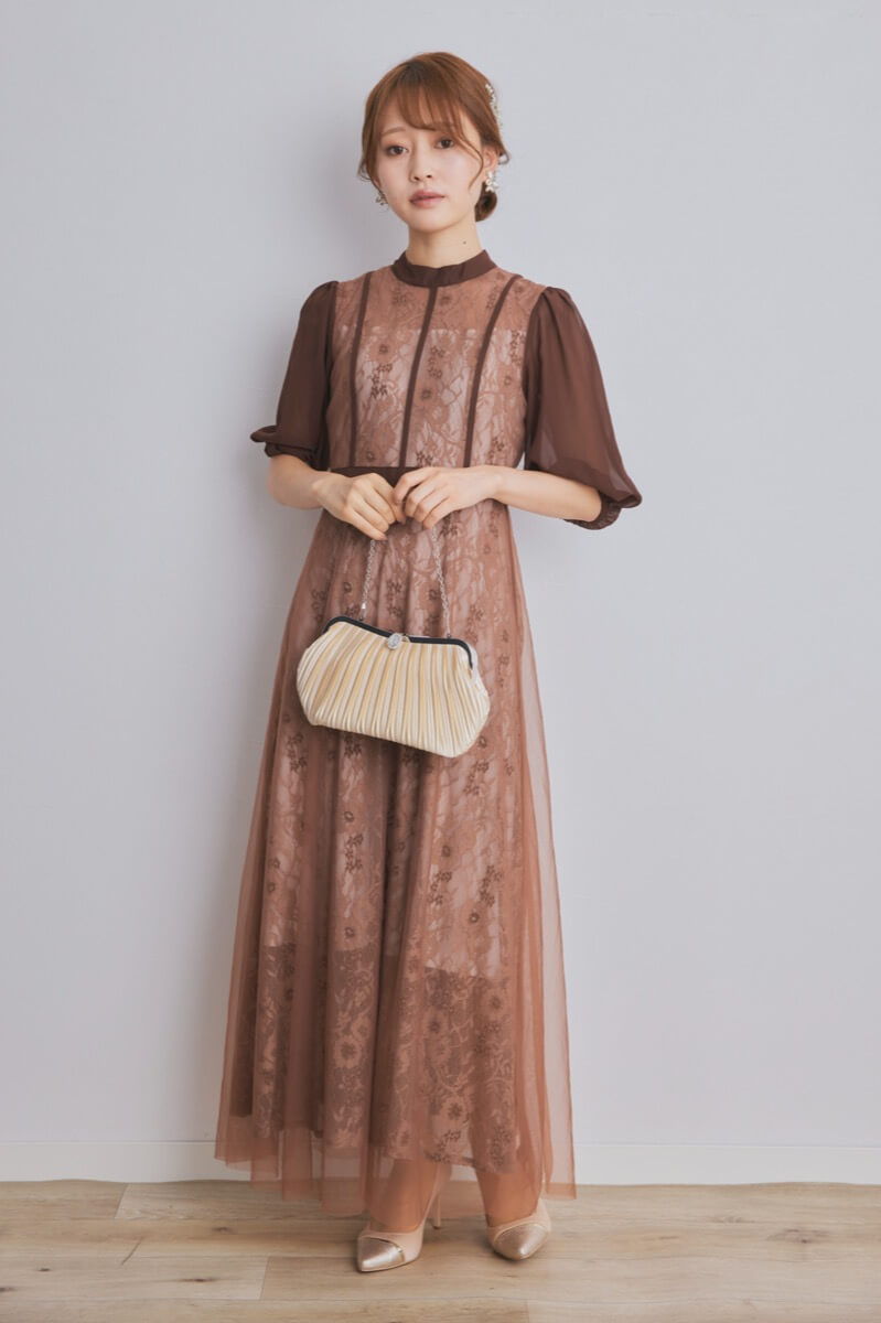 ブラウンのハイウエストチュールレースドレス