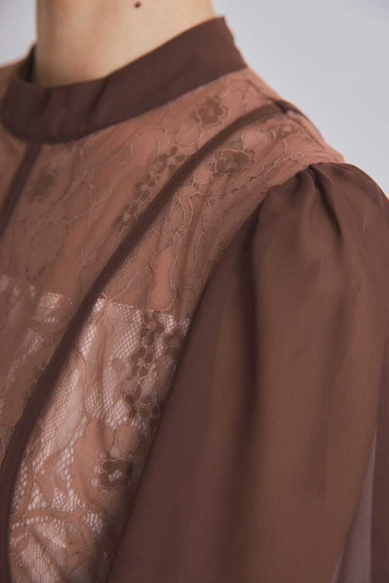 ブラウンのハイウエストチュールレースドレス
