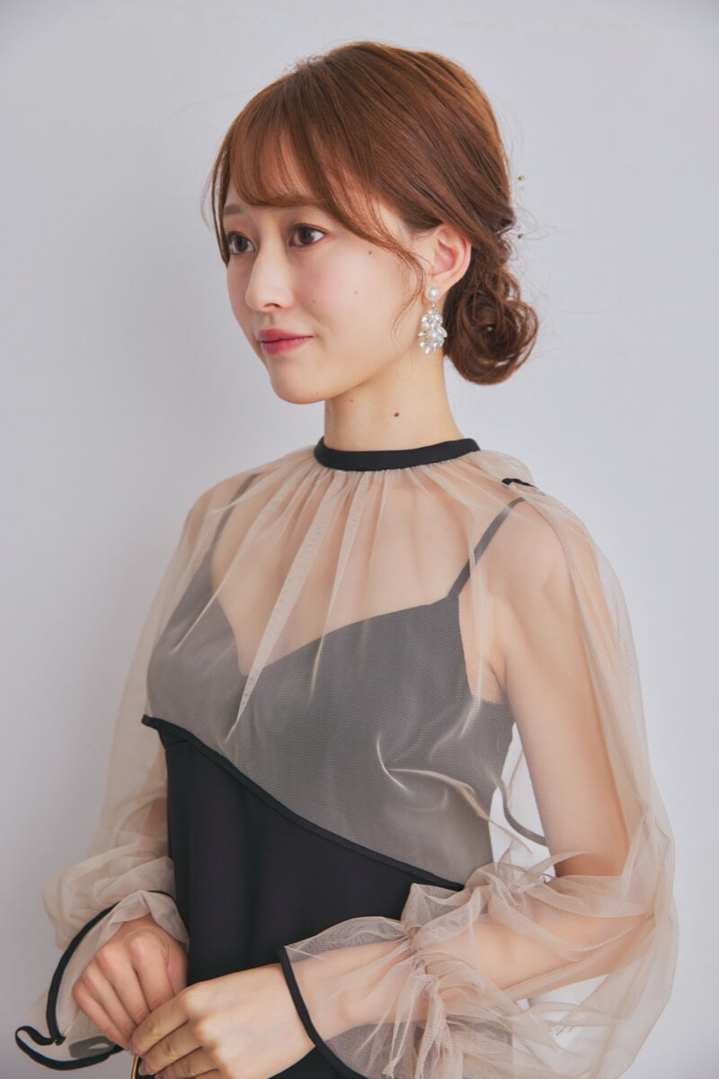 ブラックのチュールトップスレイヤードドレス