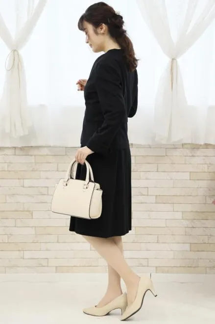 ネイビーのラウンドネックフレアスリーブセレモニースーツセット