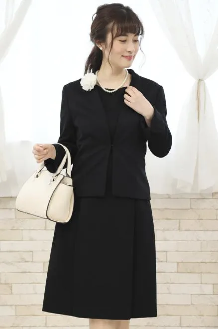 ネイビーのラウンドネックフレアスリーブセレモニースーツセット