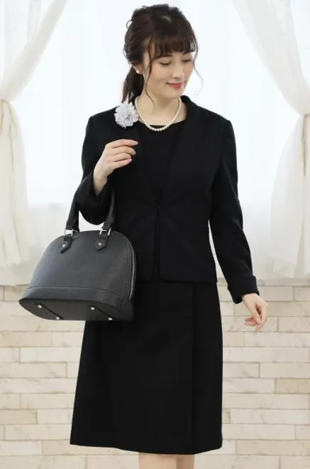 ネイビーのラウンドネックフレアスリーブセレモニースーツセット