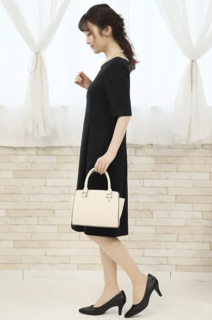 ネイビーのラウンドネックフレアスリーブセレモニースーツセット