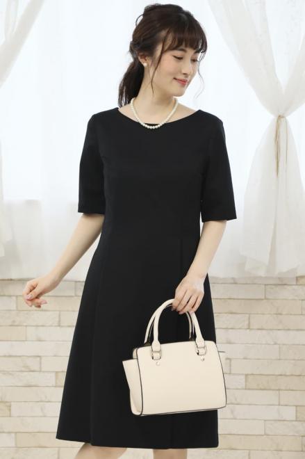 ネイビーのラウンドネックフレアスリーブセレモニースーツセット