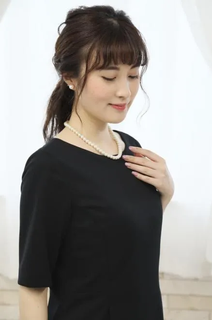 ネイビーのラウンドネックフレアスリーブセレモニースーツセット