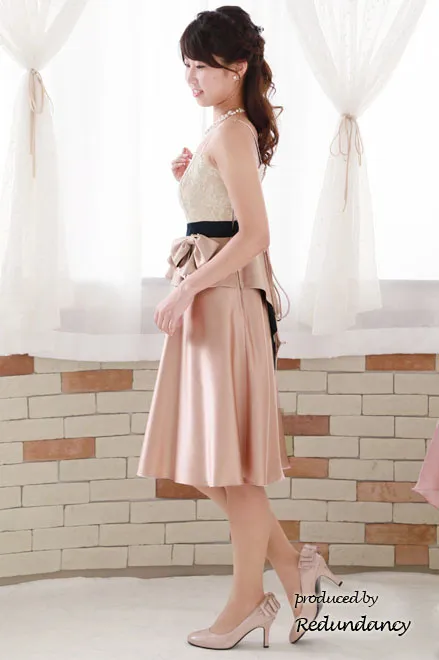 ピンクのハイウエスト切替サテンドレス