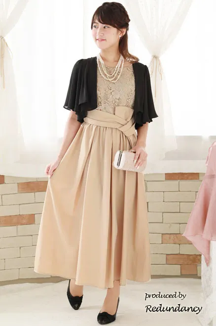 ライトベージュの変形リボンロングドレス