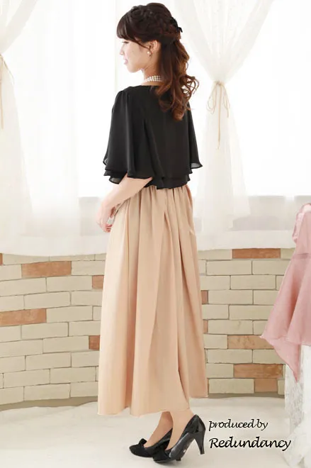 ライトベージュの変形リボンロングドレス