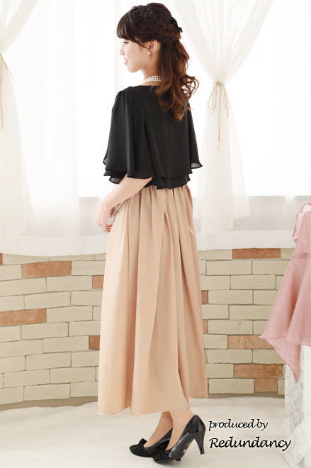 ライトベージュの変形リボンロングドレス