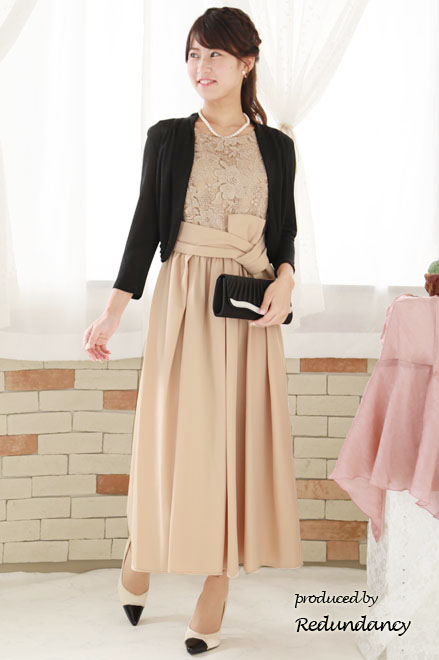 ライトベージュの変形リボンロングドレス