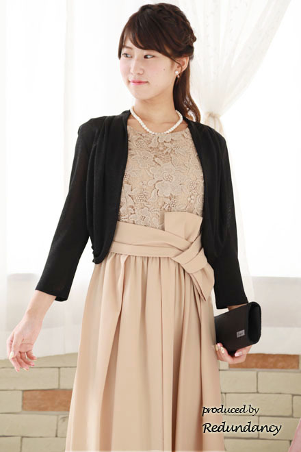 ライトベージュの変形リボンロングドレス