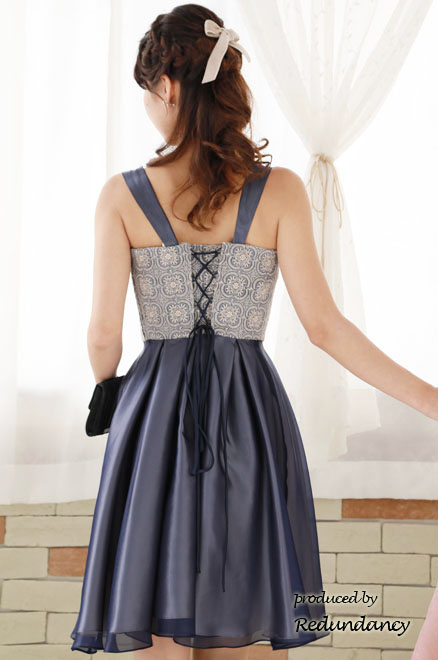 ブルーのレース切替えスクエアネックドレス