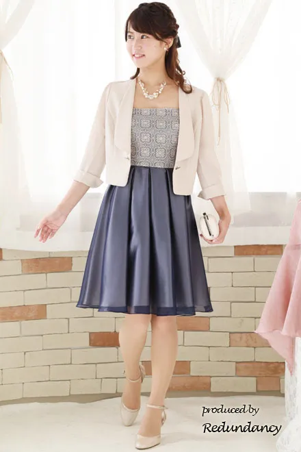 ブルーのレース切替えスクエアネックドレス