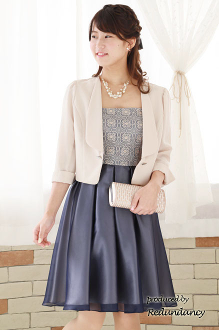 ブルーのレース切替えスクエアネックドレス