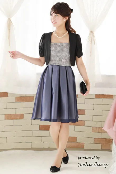 ブルーのレース切替えスクエアネックドレス