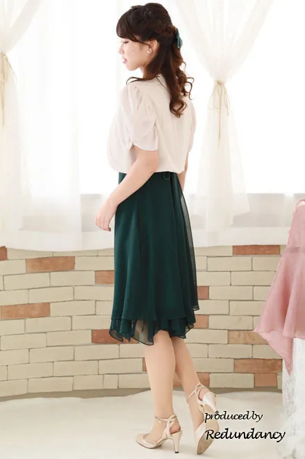 ダークグリーンのフリルスカートラメドレス