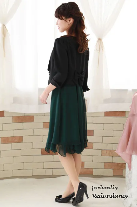 ダークグリーンのフリルスカートラメドレス