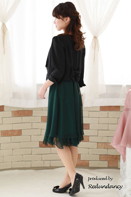 ダークグリーンのフリルスカートラメドレス