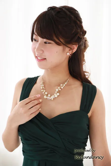 ダークグリーンのフリルスカートラメドレス